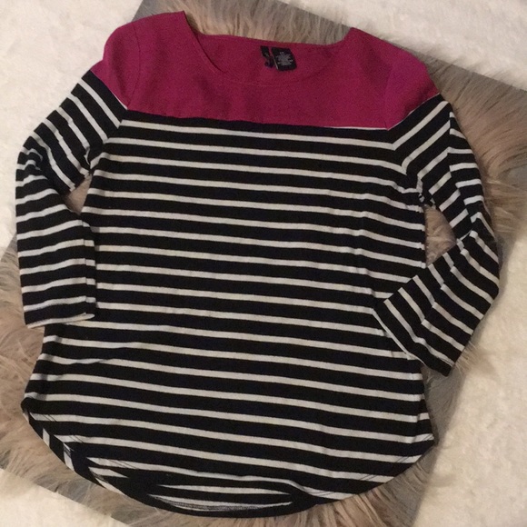 new directions Tops - Comfy stylish color block tee